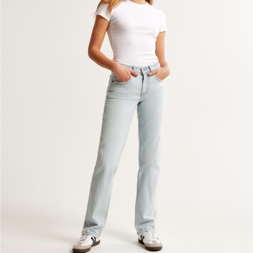 Abercrombie Mid Rise 90s Straight Jeans!